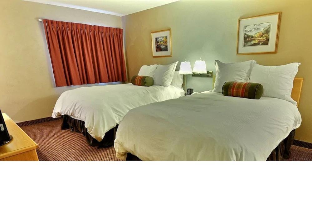 Whitewater Inn Big Sky Bagian luar foto