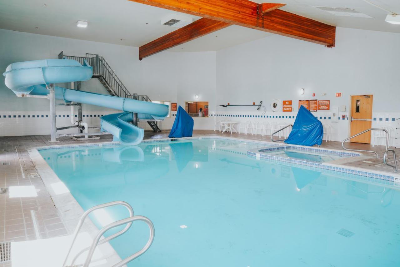 Whitewater Inn Big Sky Bagian luar foto