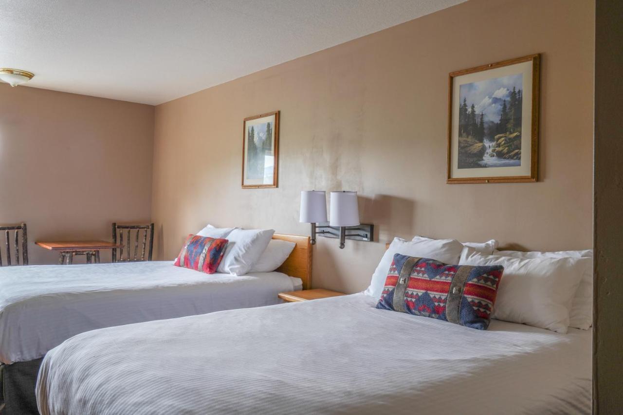 Whitewater Inn Big Sky Bagian luar foto