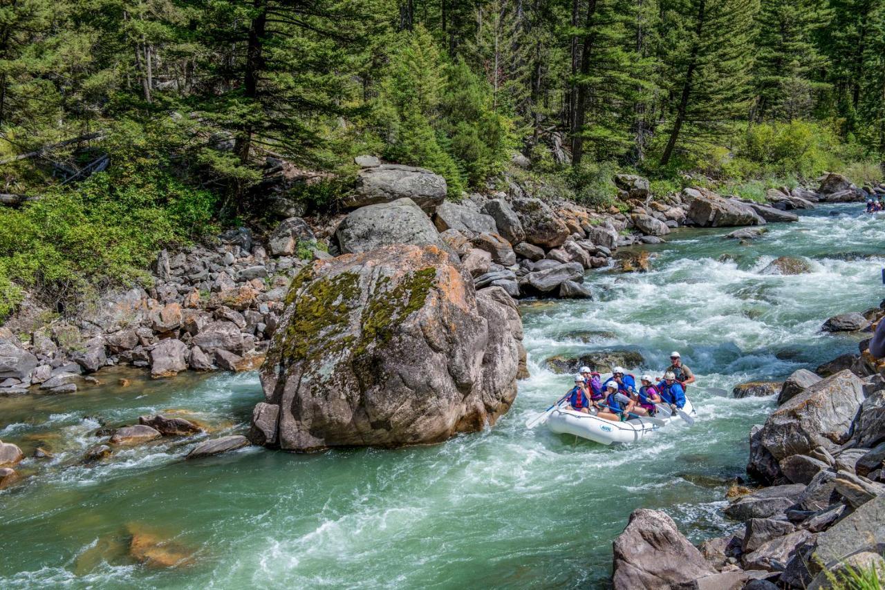 Whitewater Inn Big Sky Bagian luar foto