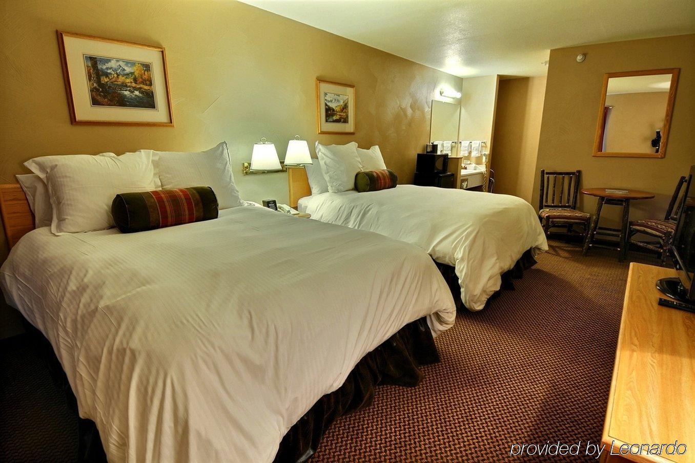 Whitewater Inn Big Sky Bagian luar foto