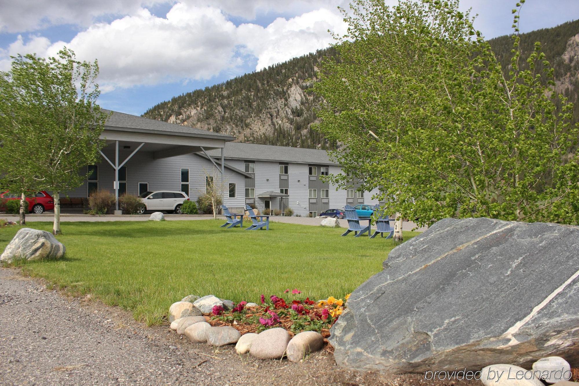 Whitewater Inn Big Sky Bagian luar foto