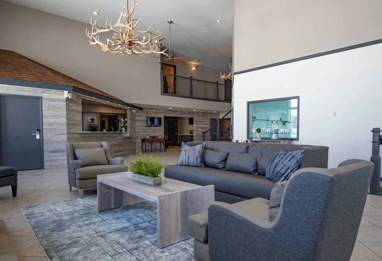 Whitewater Inn Big Sky Bagian luar foto
