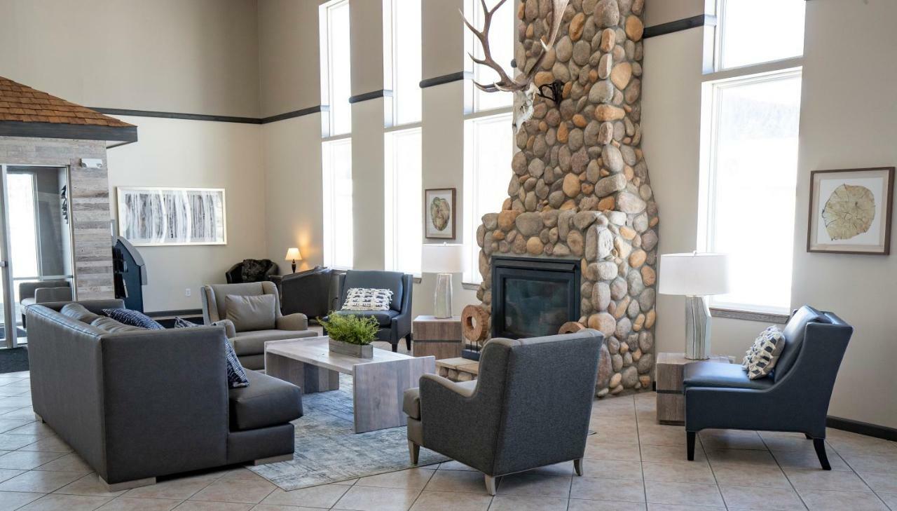 Whitewater Inn Big Sky Bagian luar foto