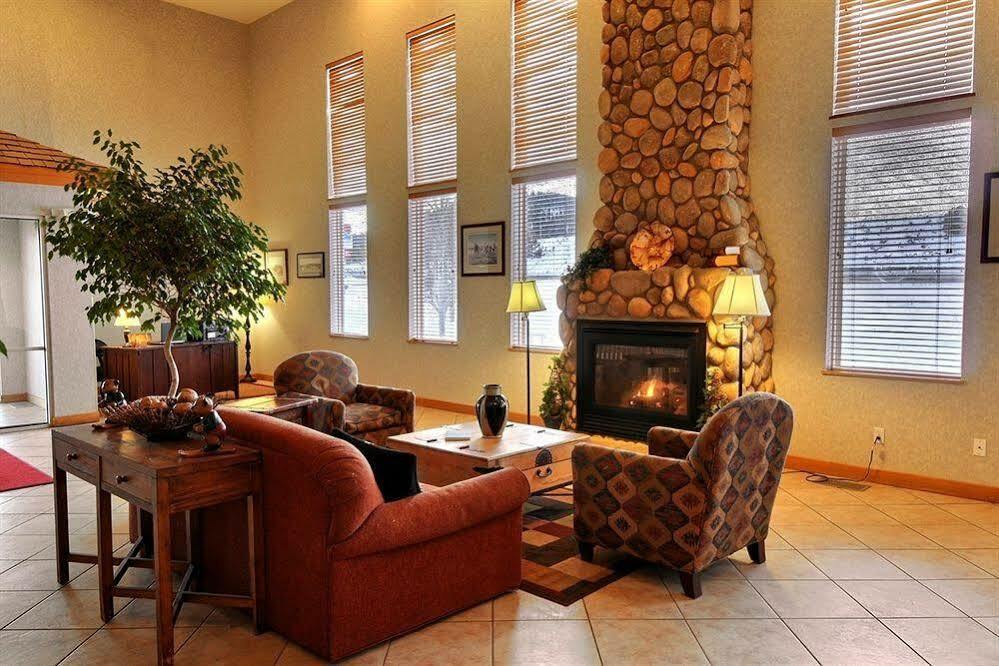 Whitewater Inn Big Sky Bagian luar foto